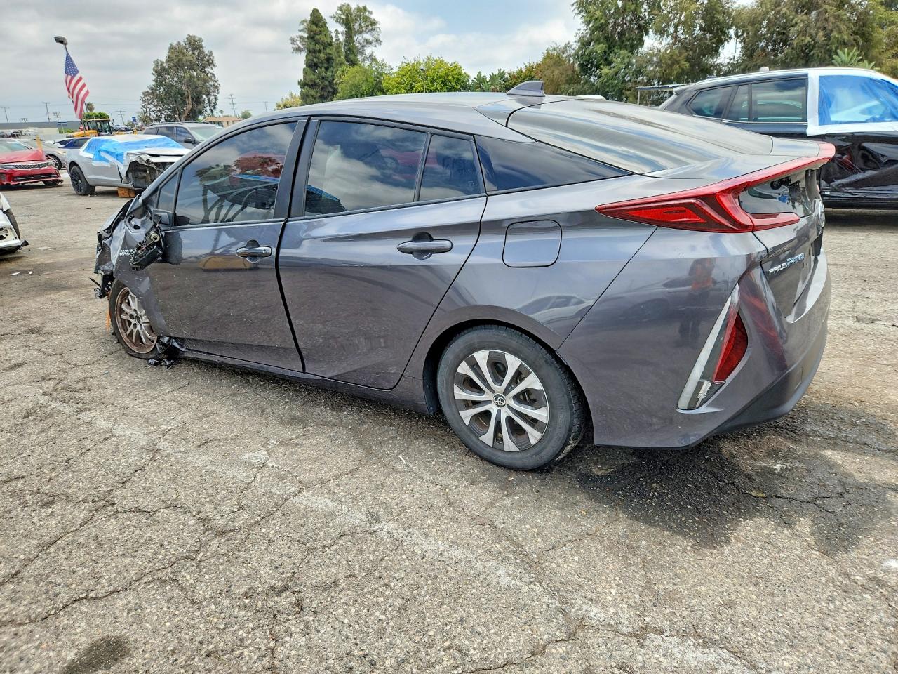 2022 TOYOTA PRIUS PRIME LE — снимка 2