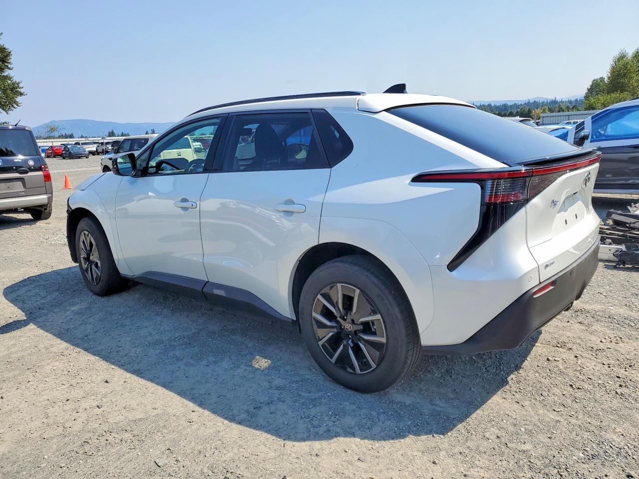 2026 TOYOTA BZ XLE PLUS — снимка 2