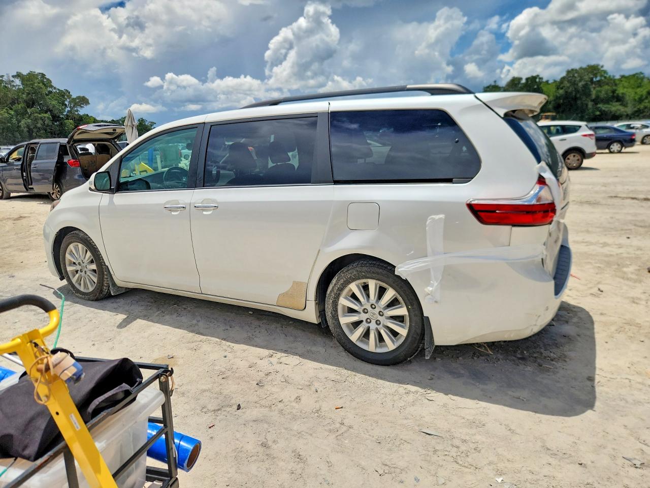 2015 TOYOTA SIENNA XLE 7-PASSENGER — снимка 2
