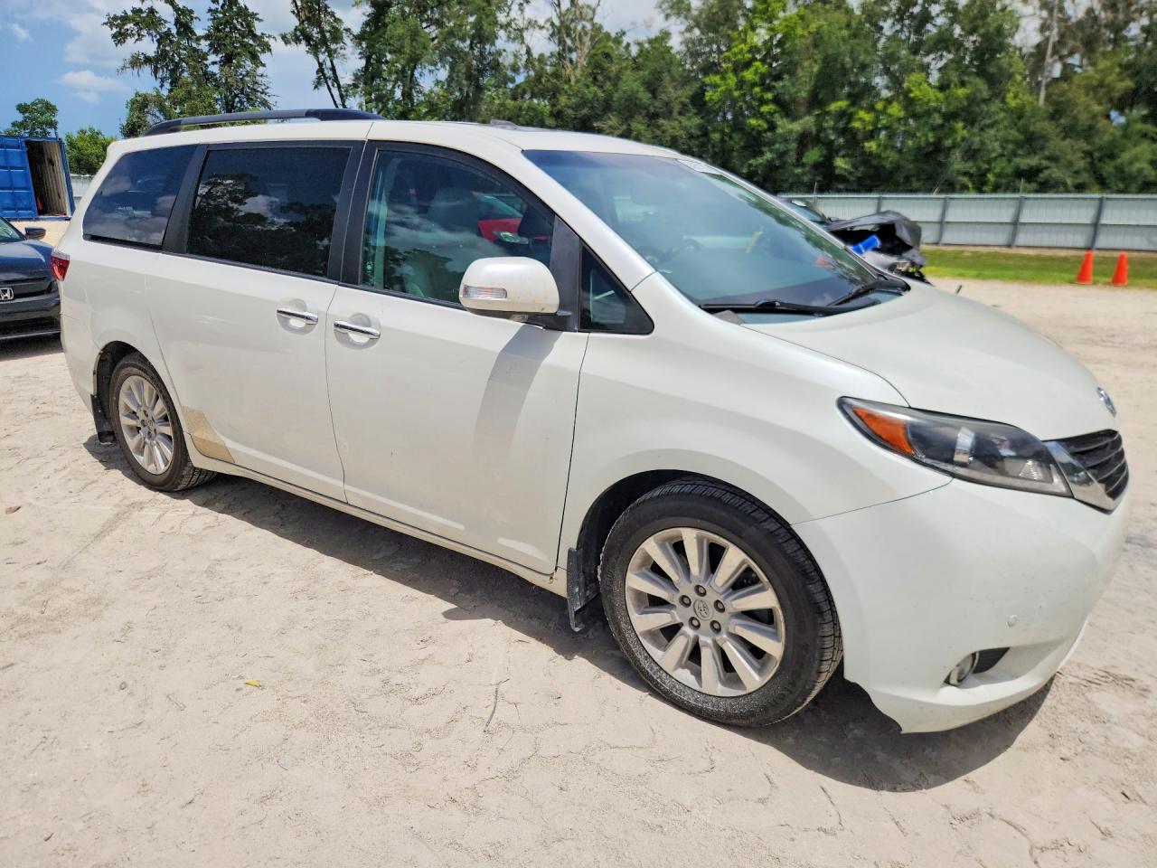 2015 TOYOTA SIENNA XLE 7-PASSENGER — снимка 4