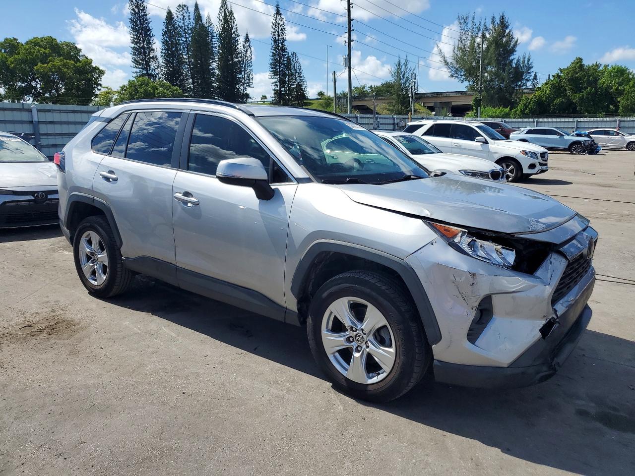 2020 TOYOTA RAV4 XLE — снимка 4