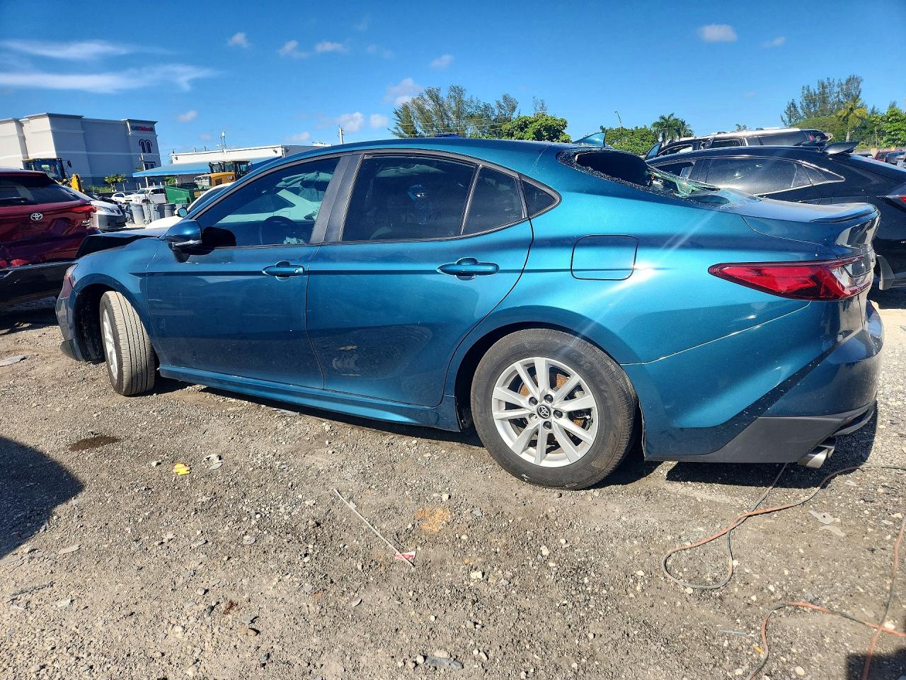 2025 TOYOTA CAMRY SE — снимка 2