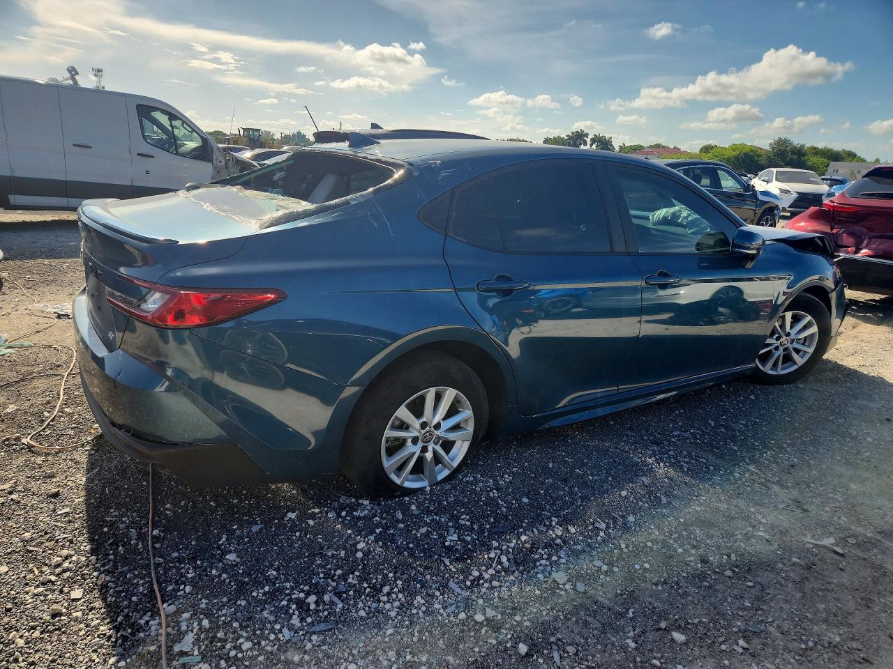 2025 TOYOTA CAMRY SE — снимка 3