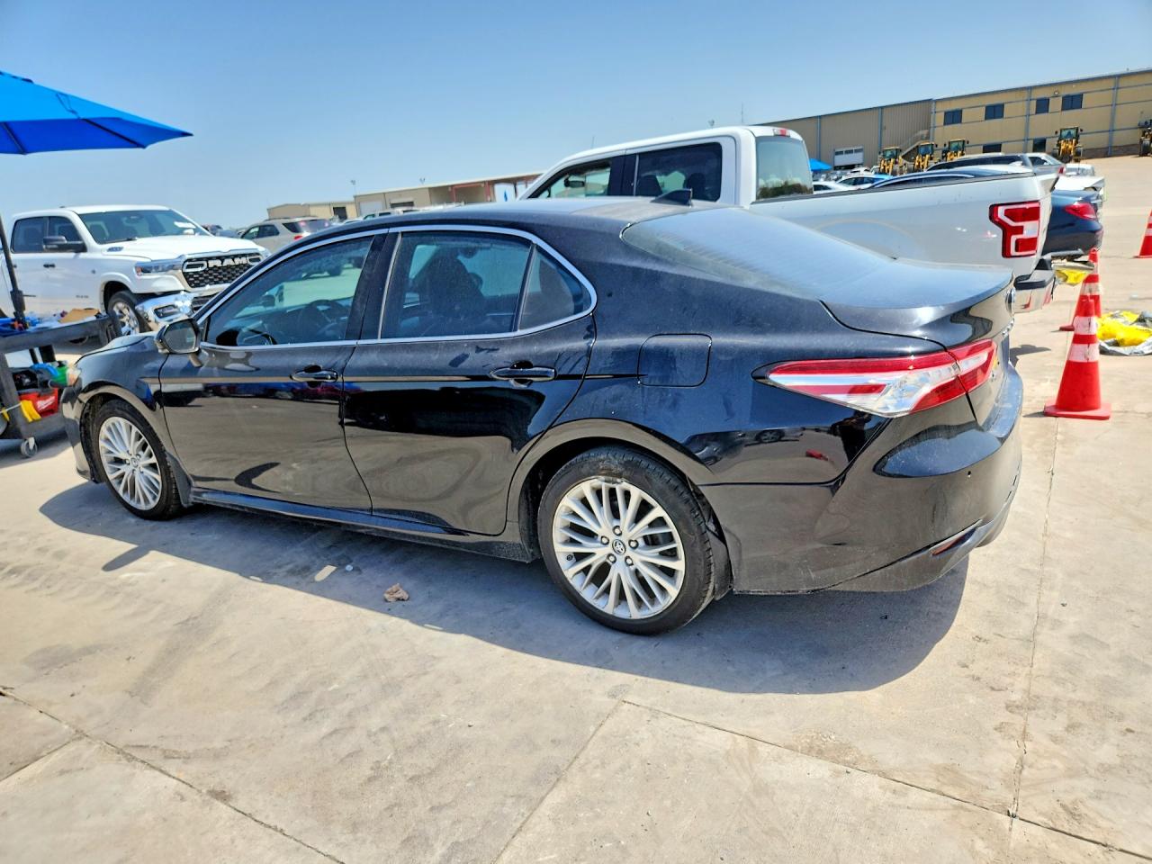 2018 TOYOTA CAMRY XLE — снимка 2