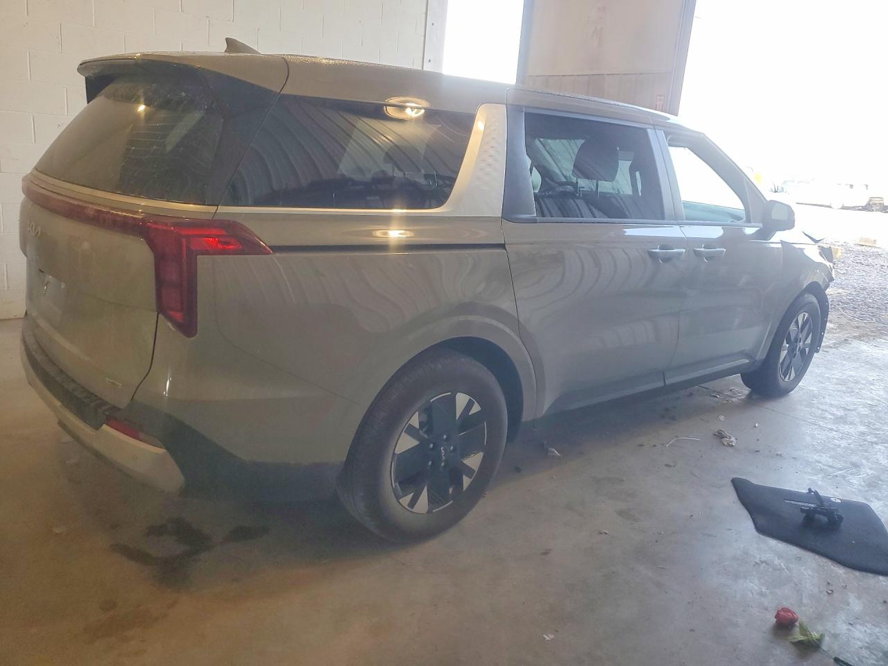 2027 KIA CARNIVAL LXS — снимка 3