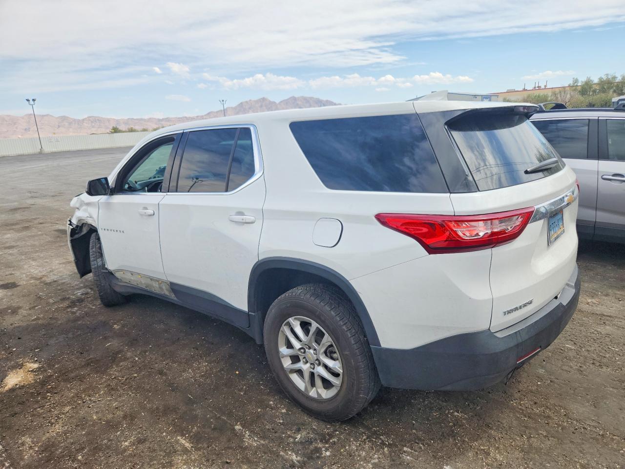 2019 CHEVROLET TRAVERSE LS — снимка 2