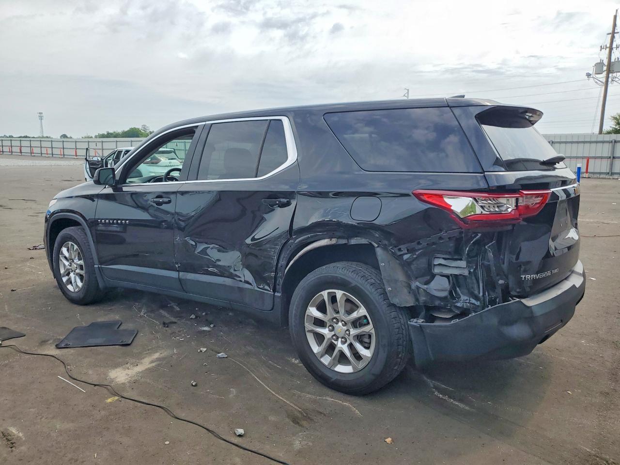 2021 CHEVROLET TRAVERSE LS — снимка 2