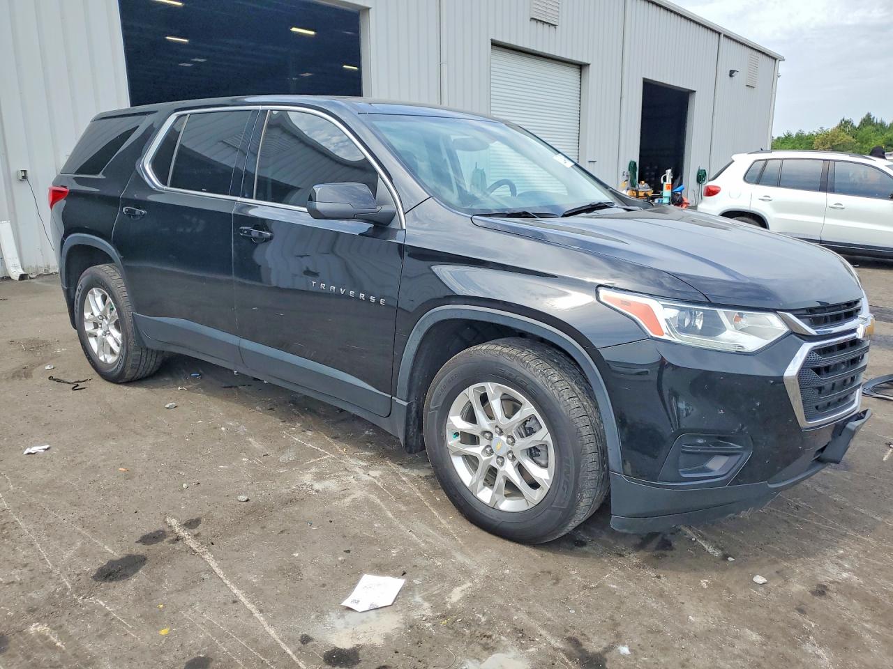2021 CHEVROLET TRAVERSE LS — снимка 4