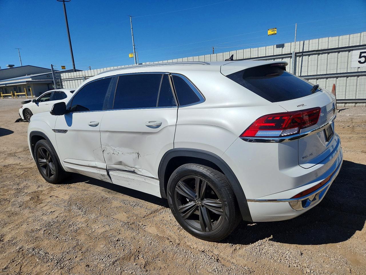 2022 VOLKSWAGEN ATLAS CROSS SPORT SEL R-LINE — снимка 2