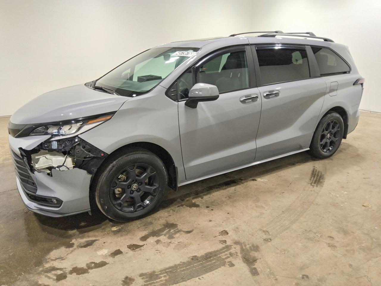 2025 TOYOTA SIENNA WOODLAND EDITION
