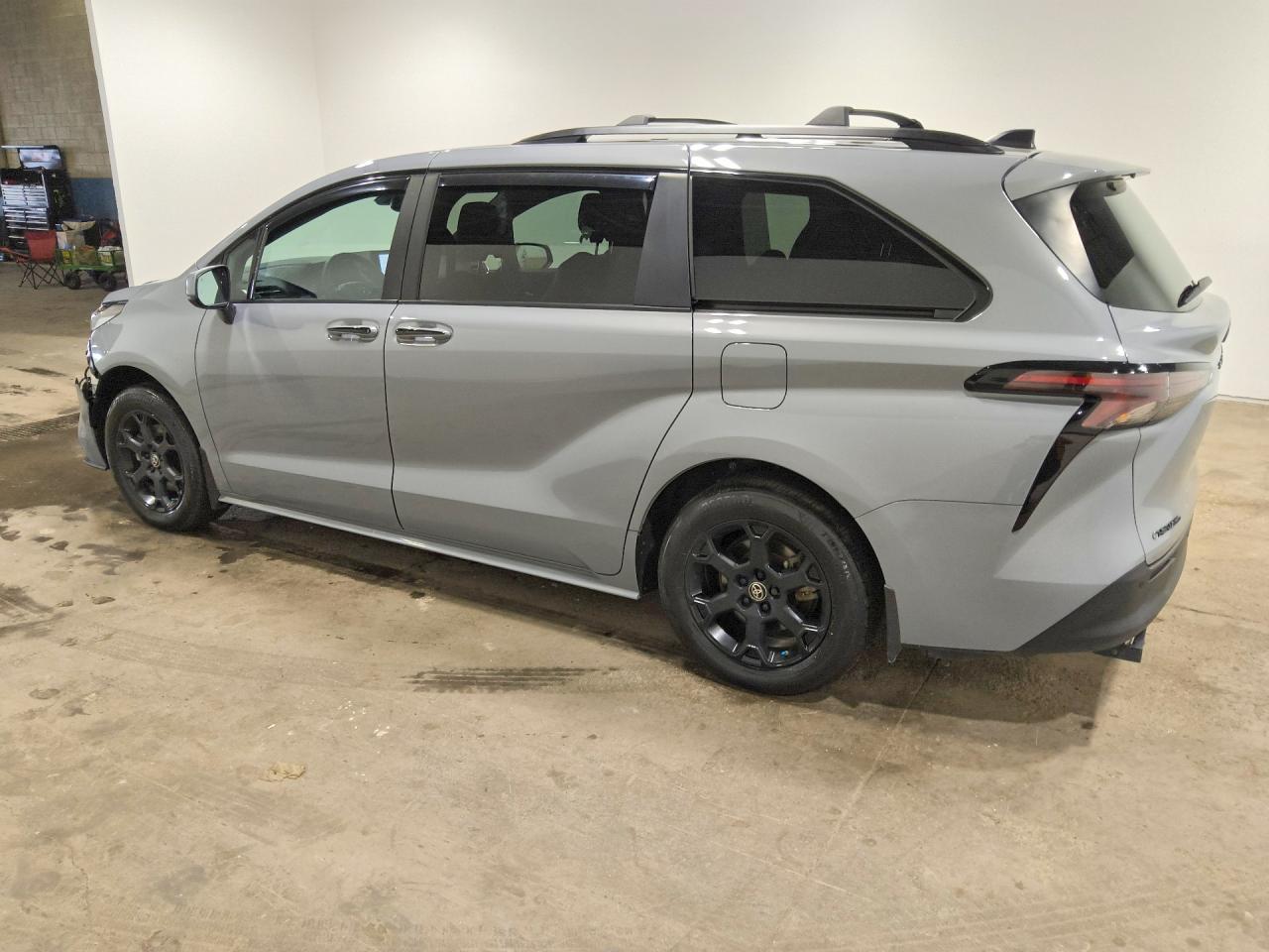 2025 TOYOTA SIENNA WOODLAND EDITION — снимка 2