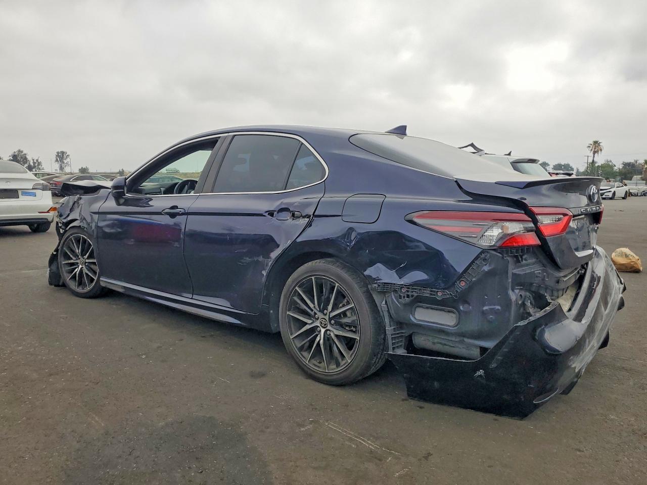 2021 TOYOTA CAMRY SE — снимка 2