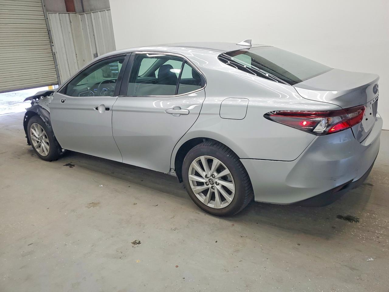 2022 TOYOTA CAMRY LE — снимка 2