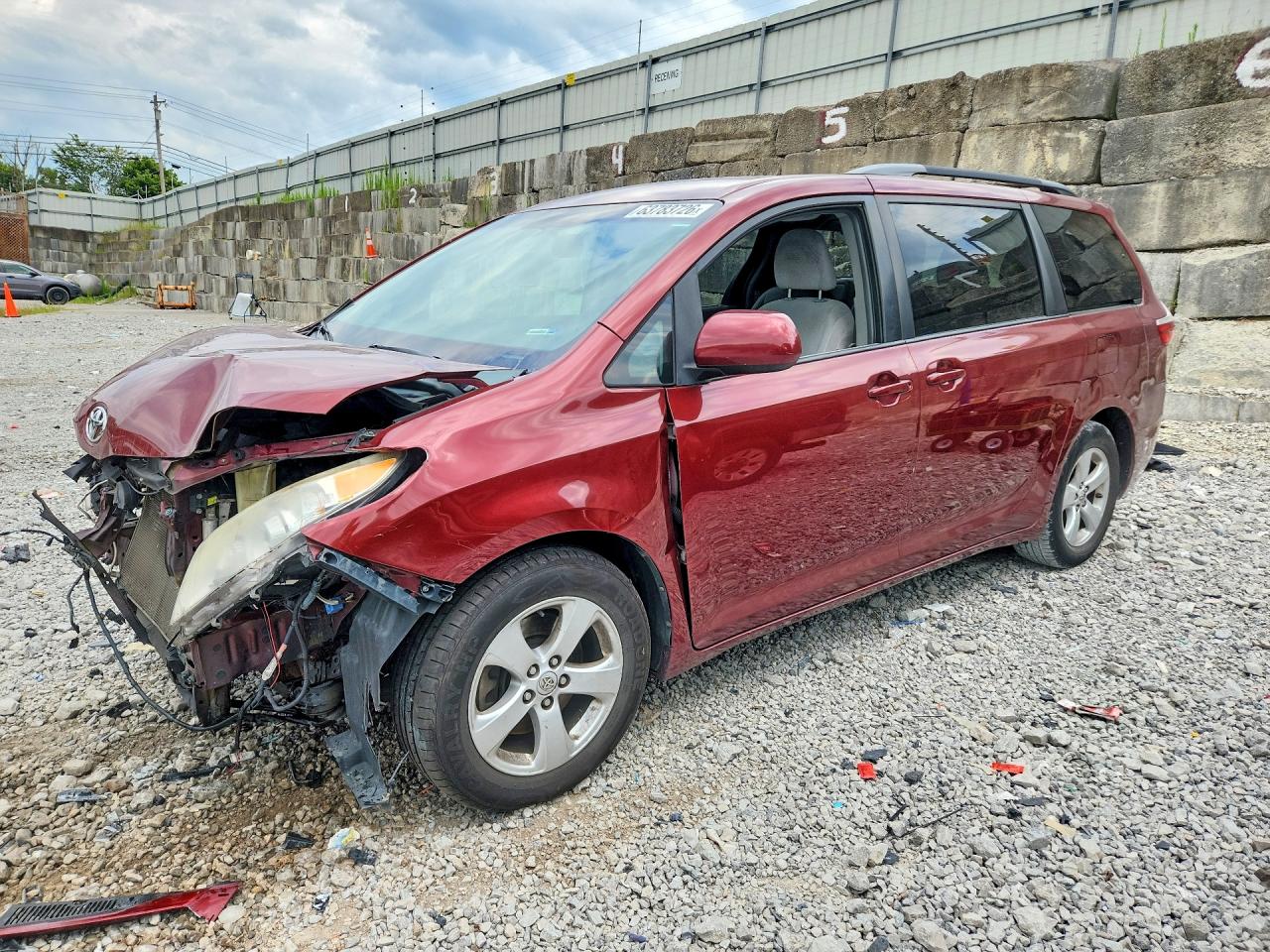 2015 TOYOTA SIENNA LE
