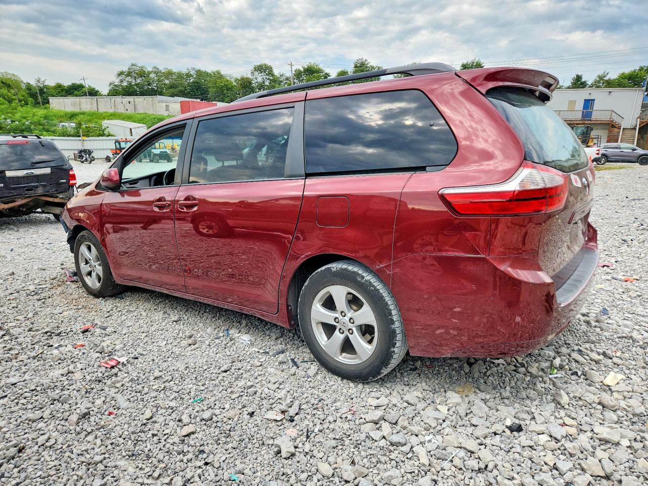 2015 TOYOTA SIENNA LE — снимка 2
