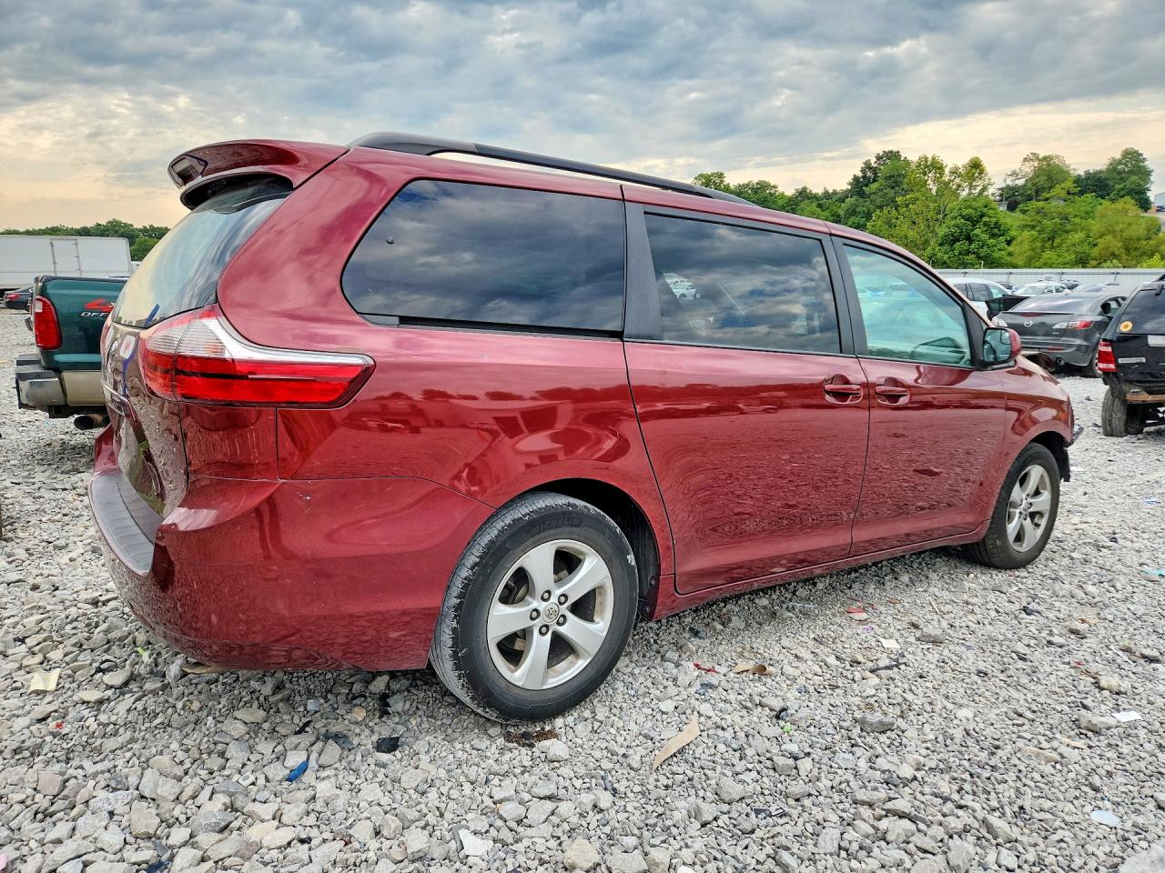2015 TOYOTA SIENNA LE — снимка 3