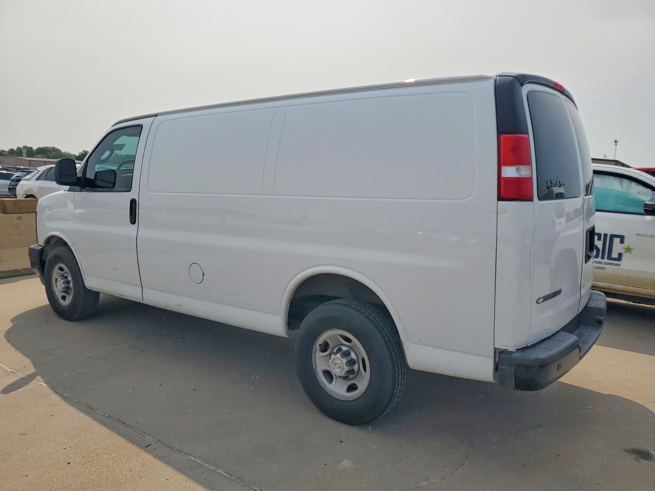 2017 CHEVROLET EXPRESS G2500 — снимка 2