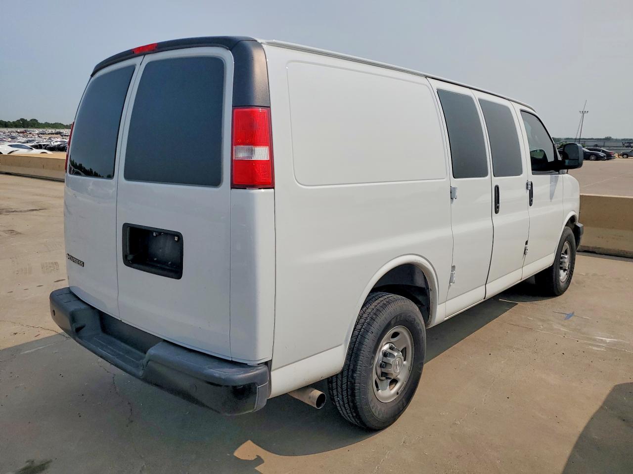 2017 CHEVROLET EXPRESS G2500 — снимка 3