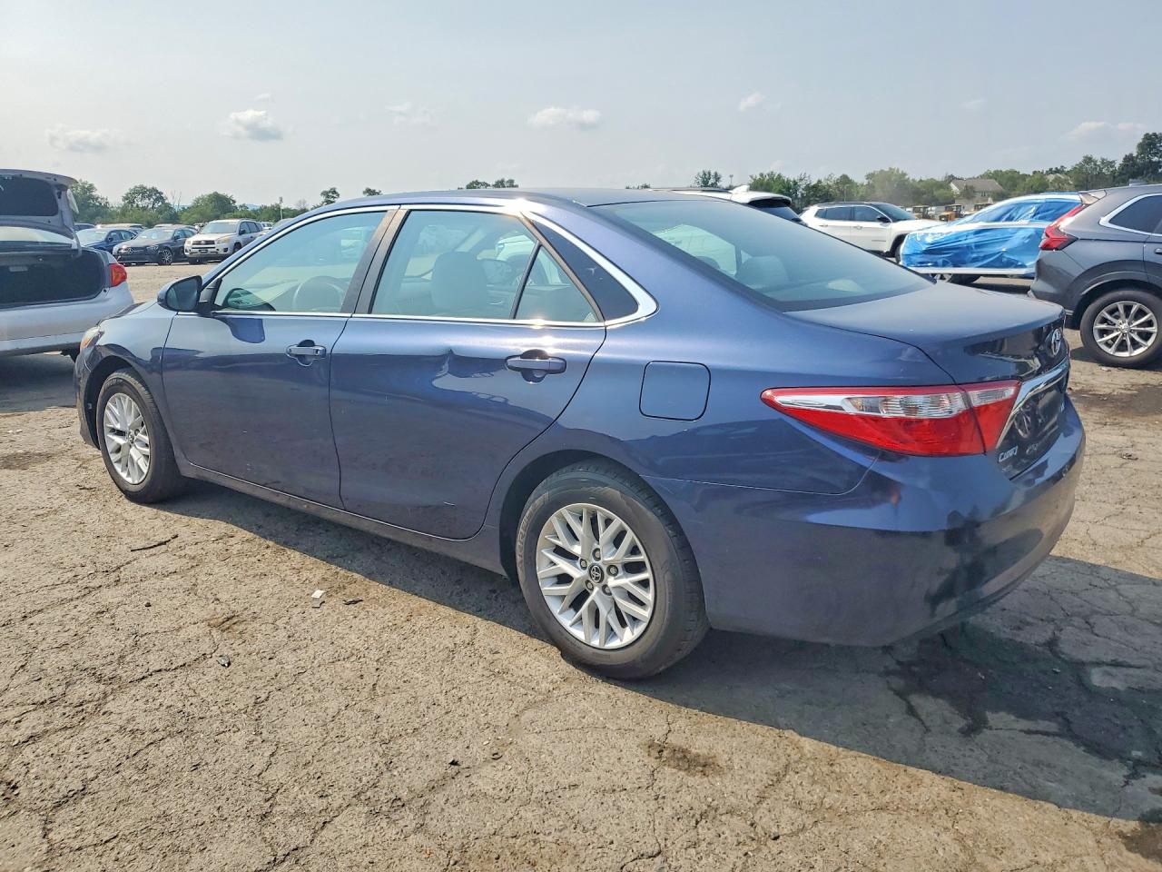 2016 TOYOTA CAMRY LE — снимка 2
