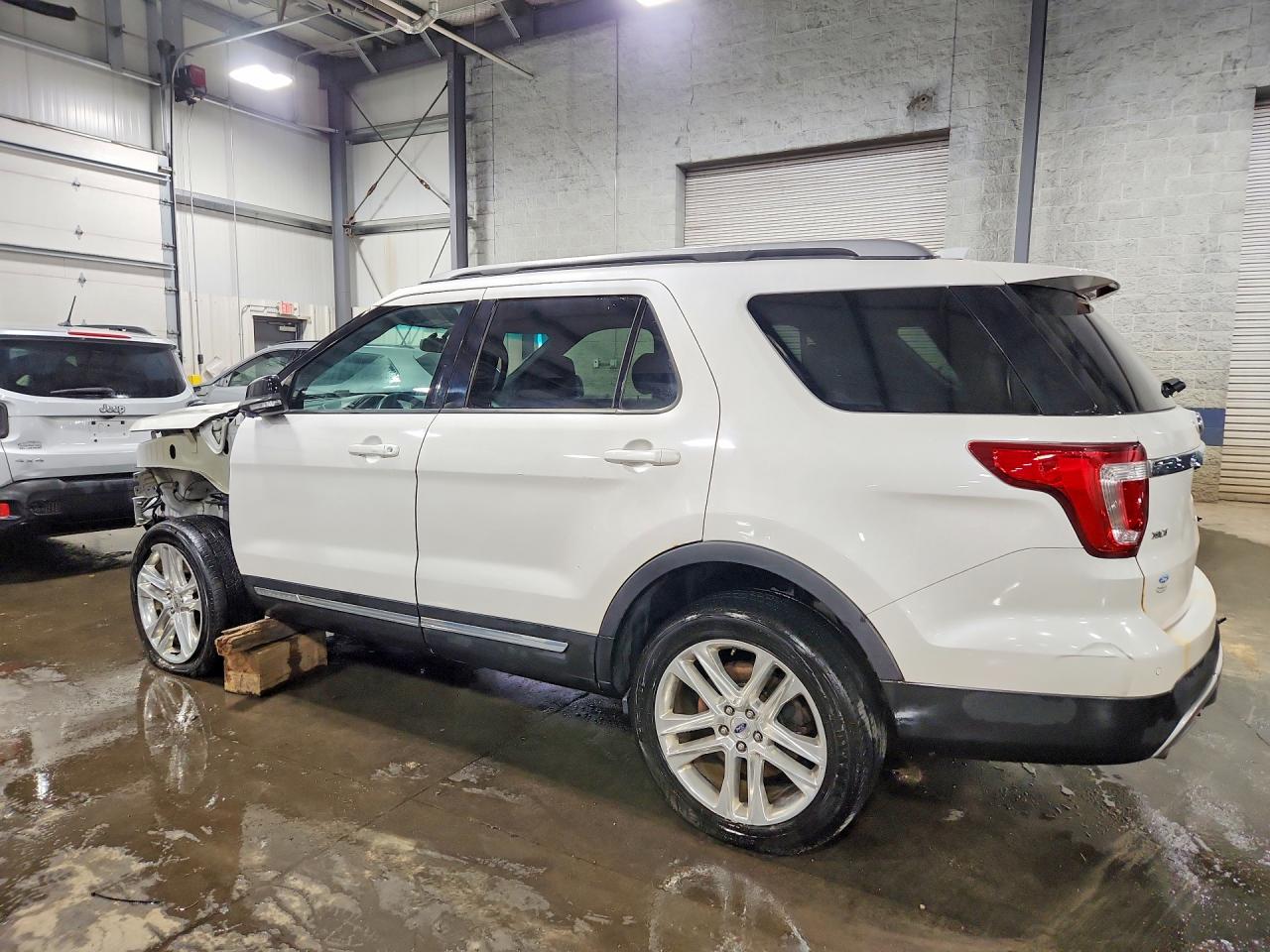2017 FORD EXPLORER XLT — снимка 2