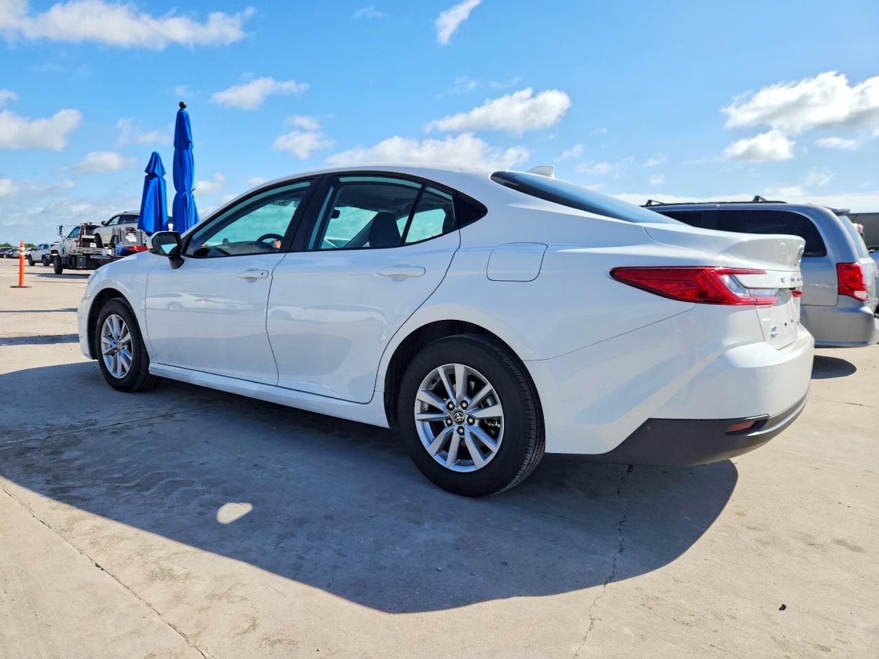 2025 TOYOTA CAMRY LE — снимка 2