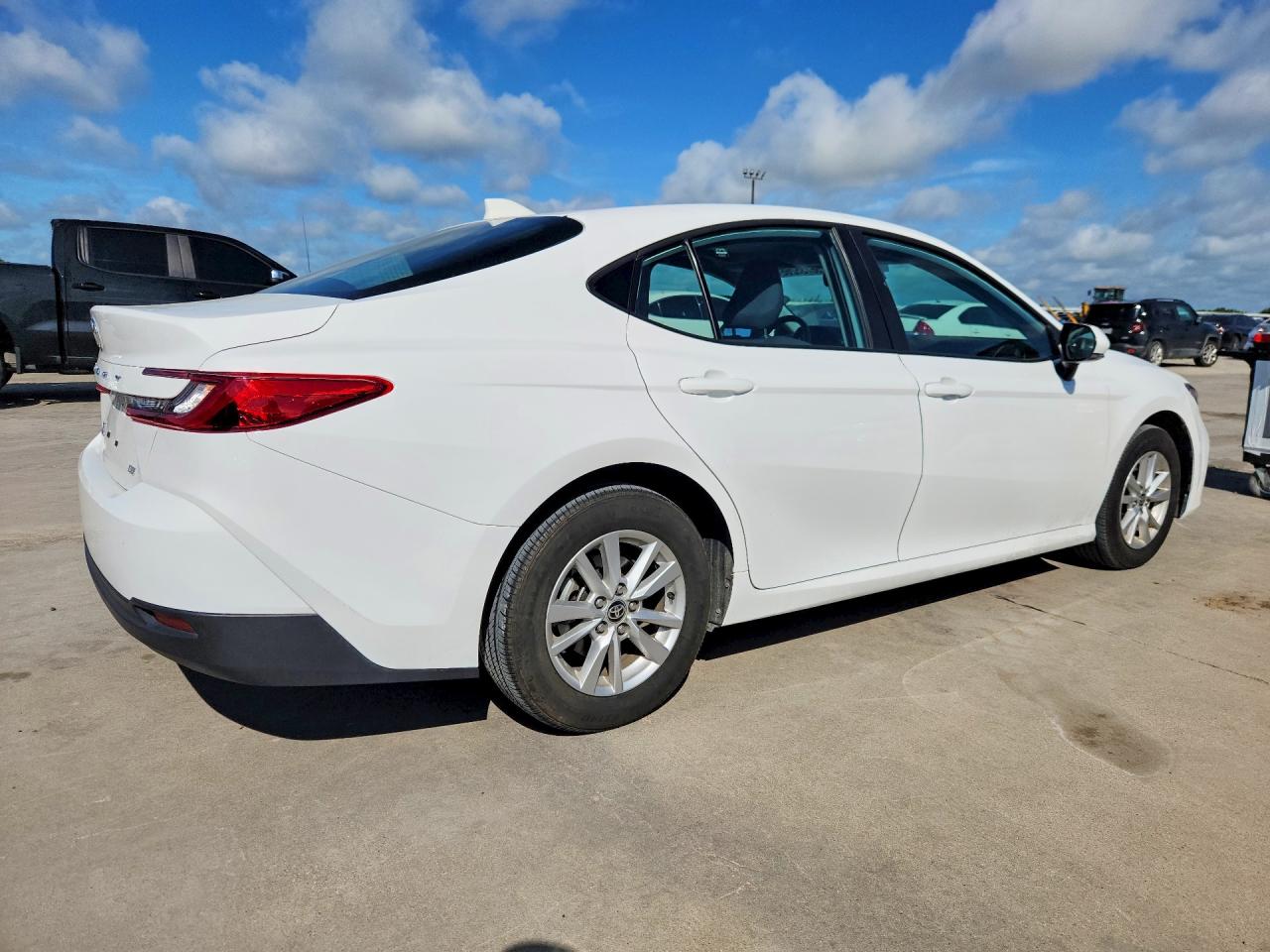 2025 TOYOTA CAMRY LE — снимка 3