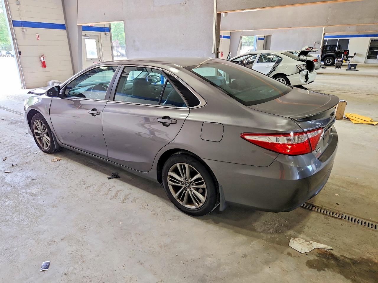 2017 TOYOTA CAMRY SE — снимка 2