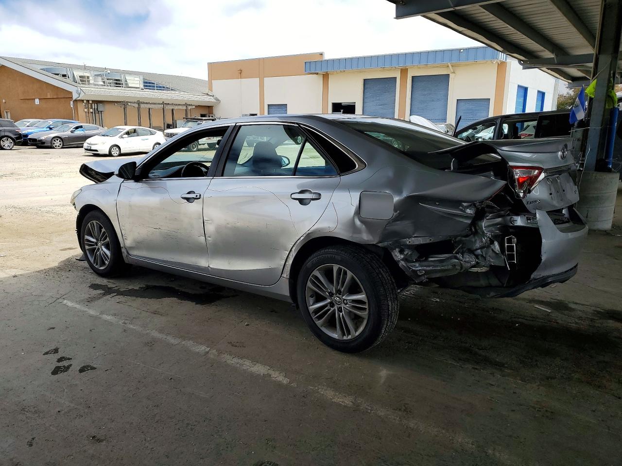 2017 TOYOTA CAMRY SE — снимка 2