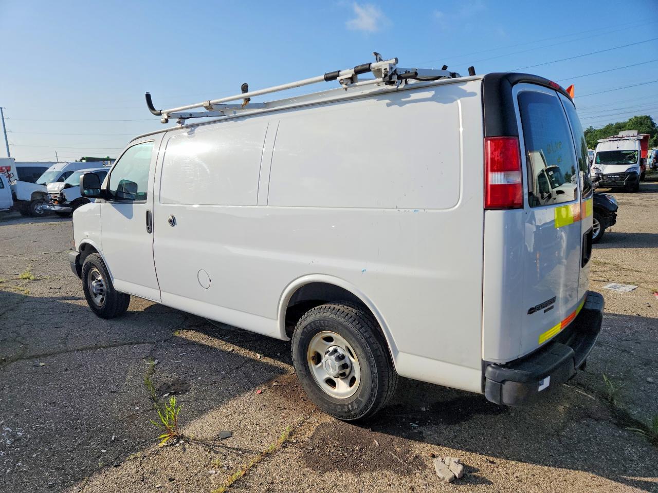 2016 CHEVROLET EXPRESS G2500 — снимка 2
