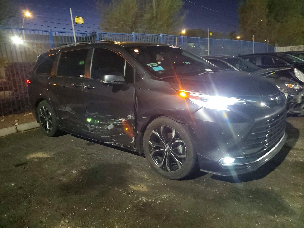 2025 TOYOTA SIENNA PLATINUM 7-PASSENGER — снимка 4