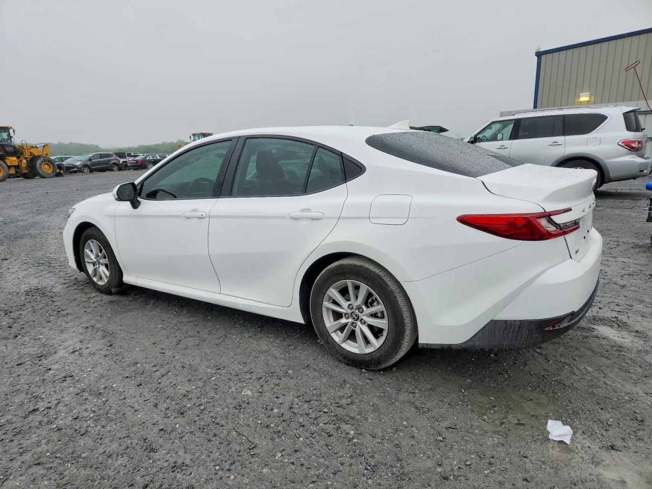 2025 TOYOTA CAMRY LE — снимка 2