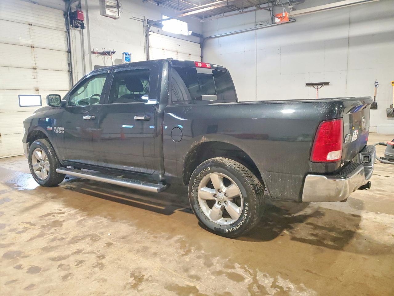 2017 RAM 1500 SLT — снимка 2