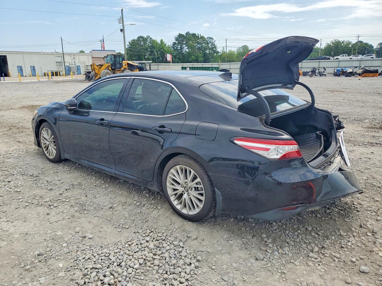 2019 TOYOTA CAMRY XLE — снимка 2