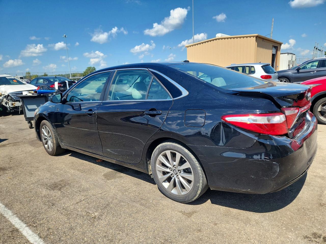 2017 TOYOTA CAMRY XLE — снимка 2