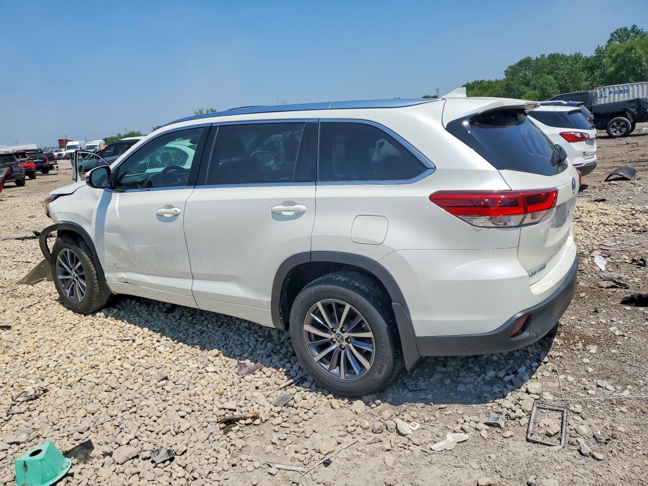 2017 TOYOTA HIGHLANDER XLE — снимка 2
