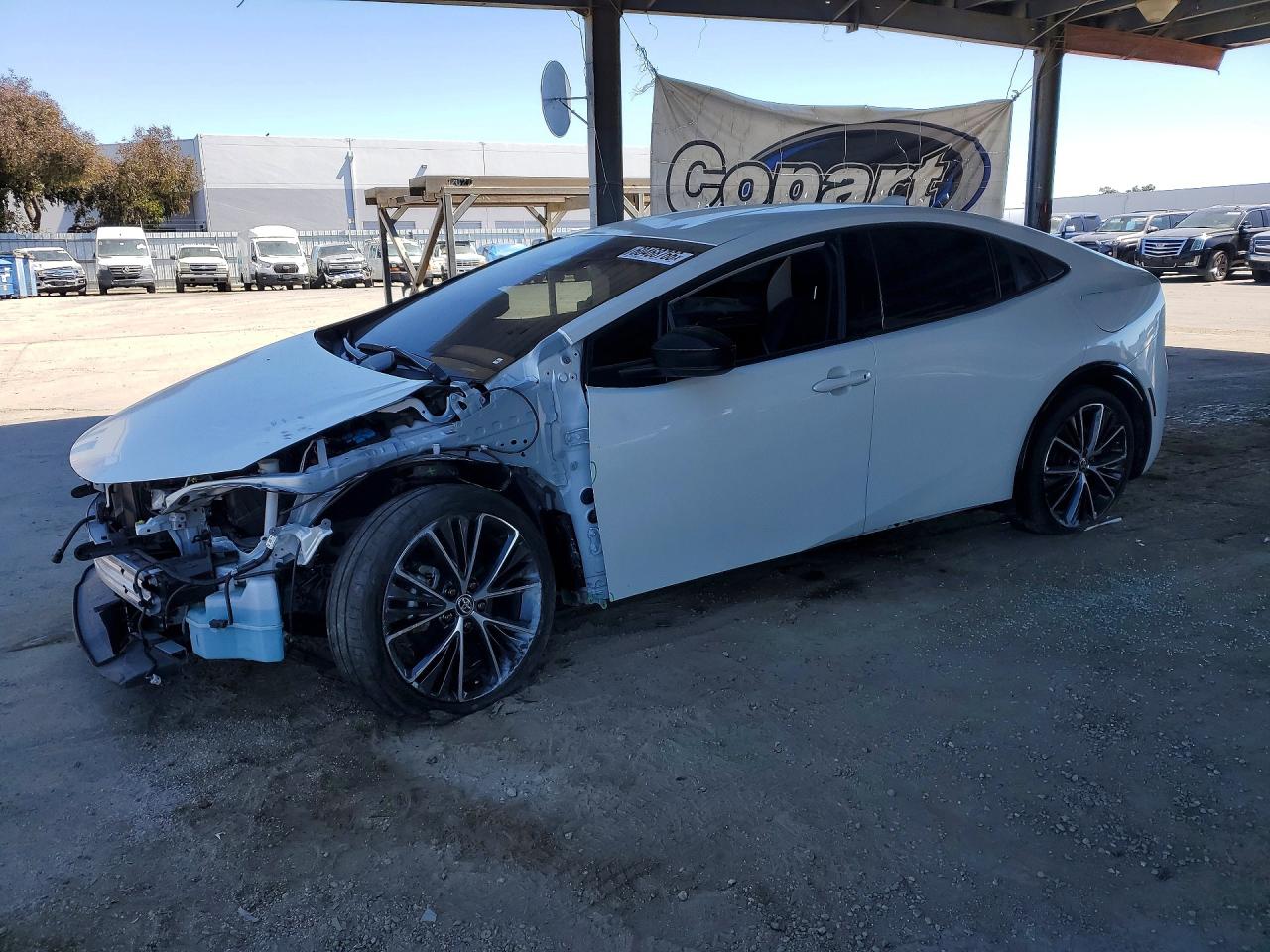 2024 TOYOTA PRIUS XLE