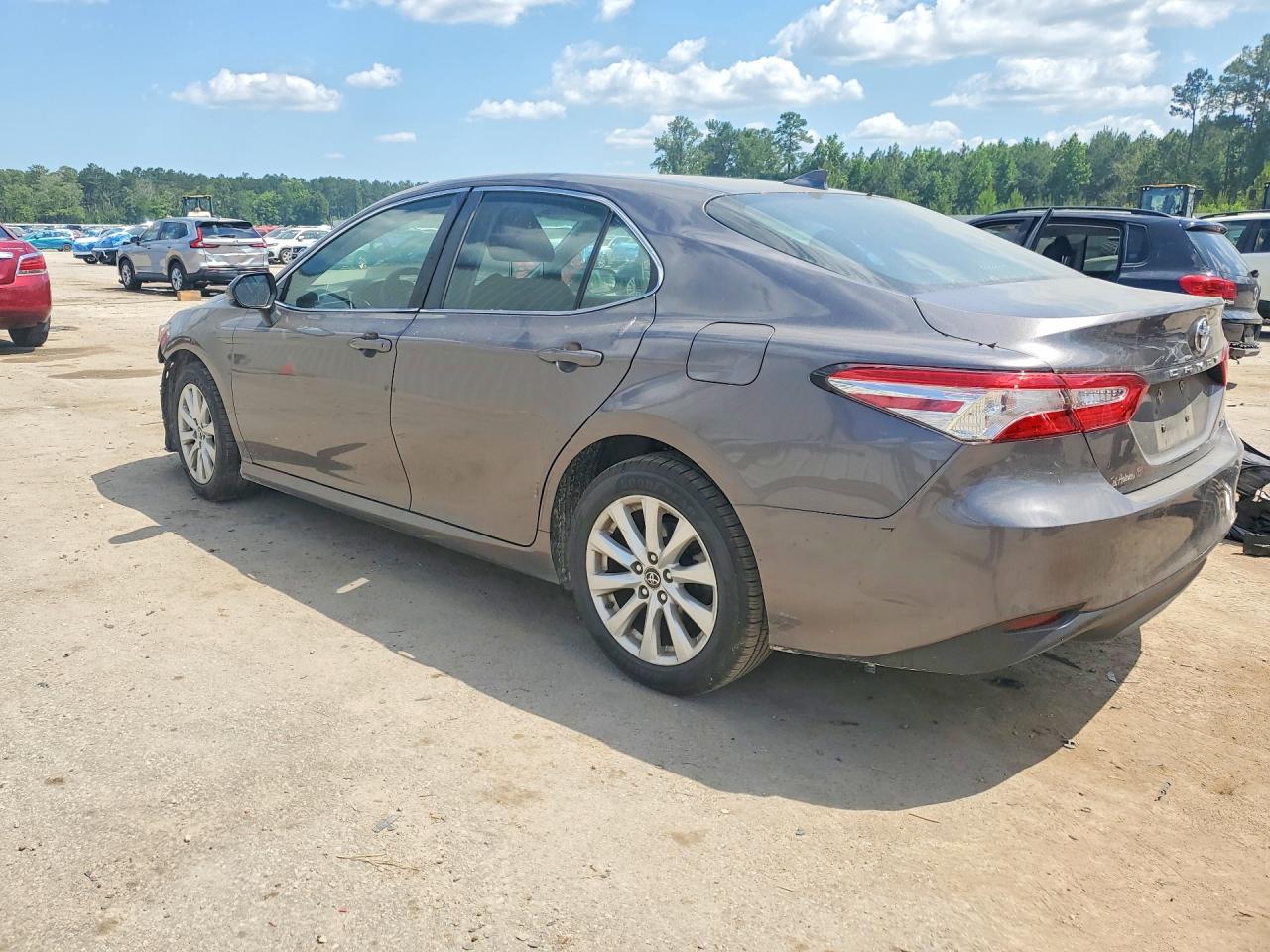 2019 TOYOTA CAMRY LE — снимка 2