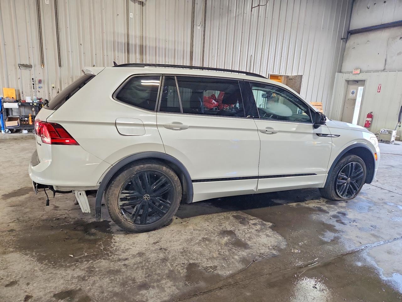 2022 VOLKSWAGEN TIGUAN SE R-LINE BLACK — снимка 3