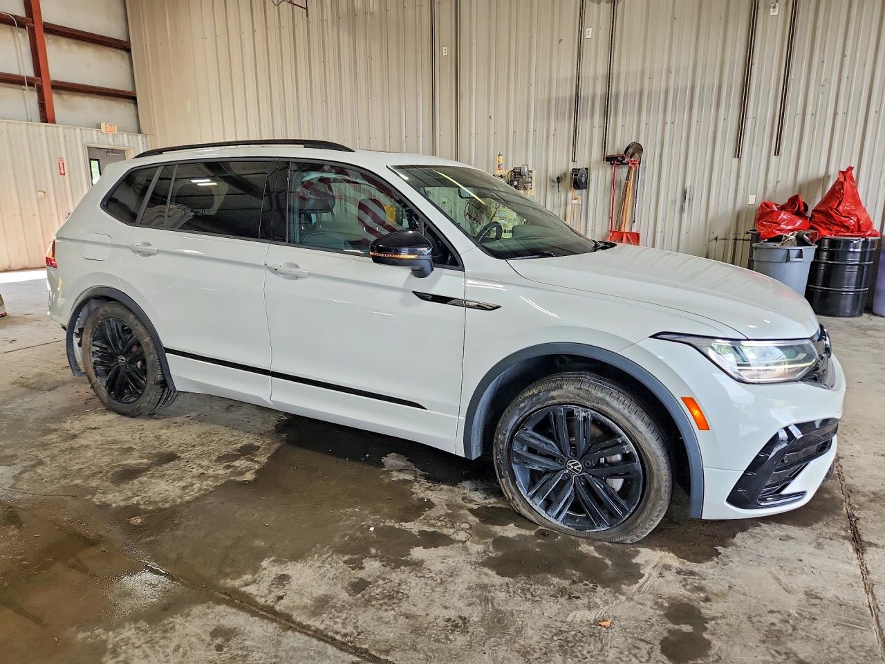 2022 VOLKSWAGEN TIGUAN SE R-LINE BLACK — снимка 4
