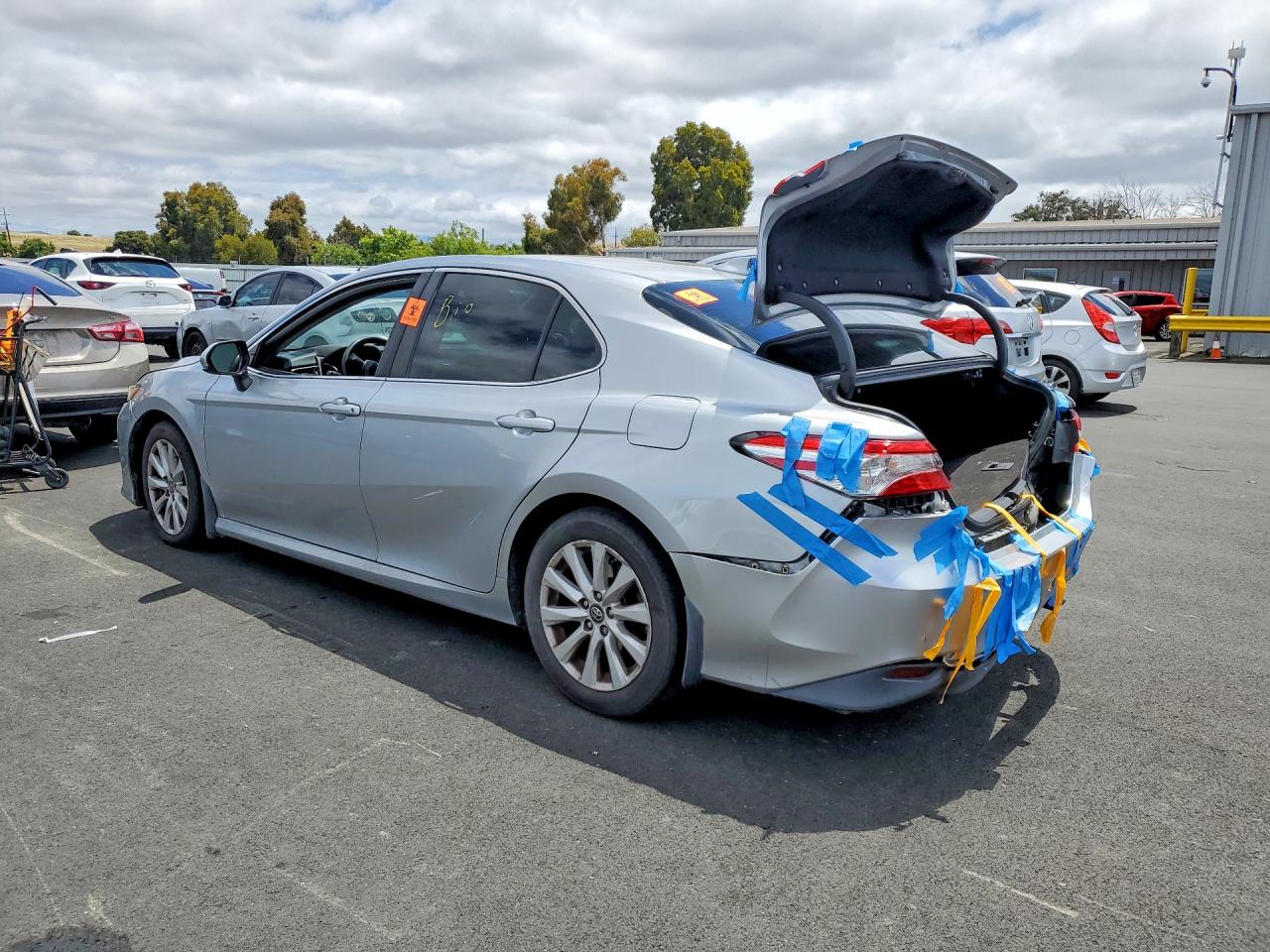 2019 TOYOTA CAMRY LE — снимка 2