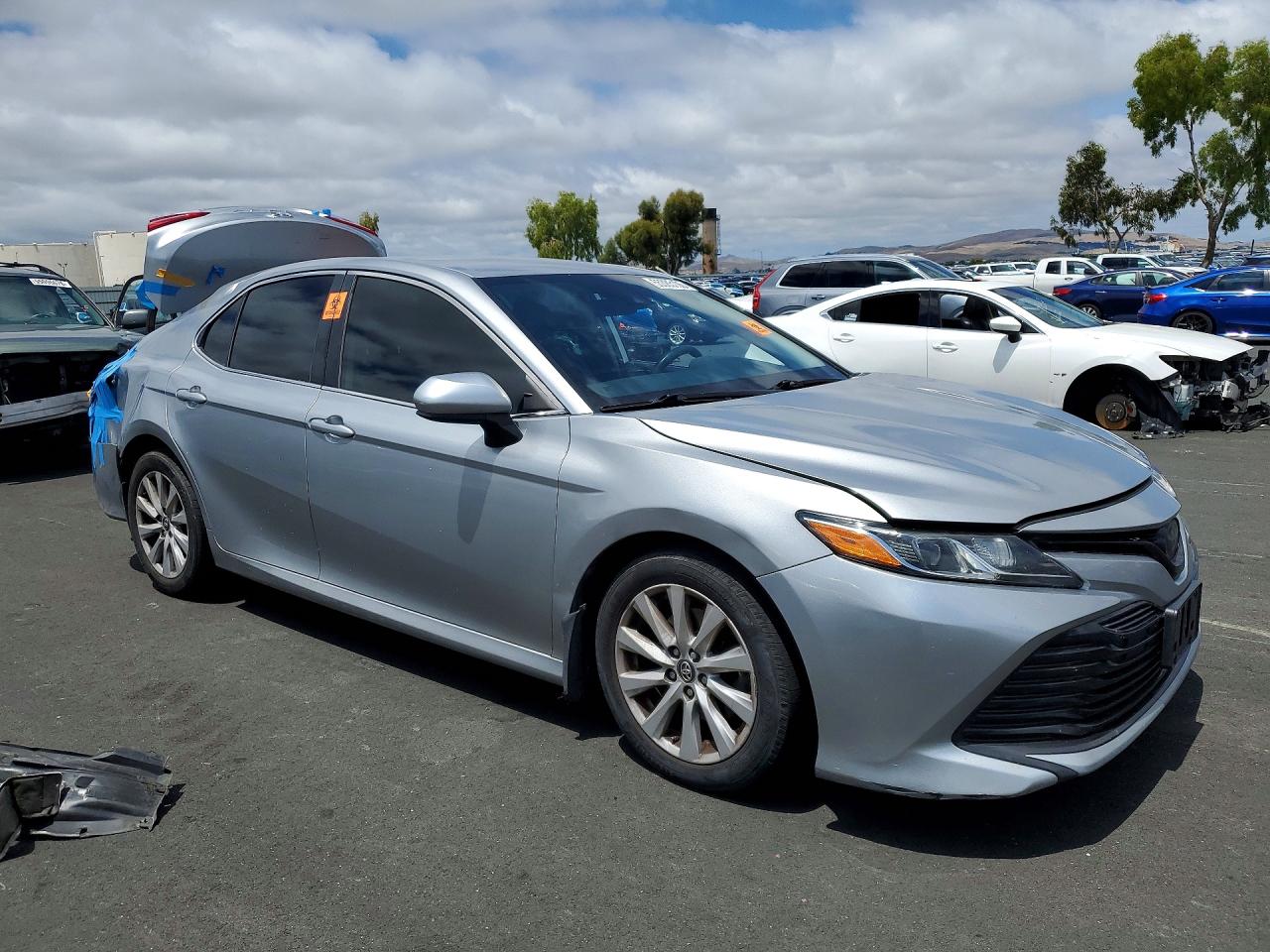 2019 TOYOTA CAMRY LE — снимка 4