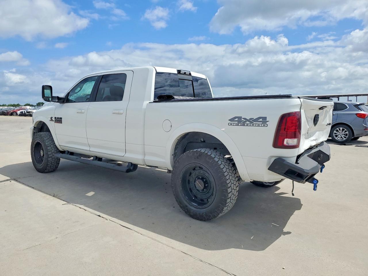 2017 RAM 2500 LARAMIE — снимка 2