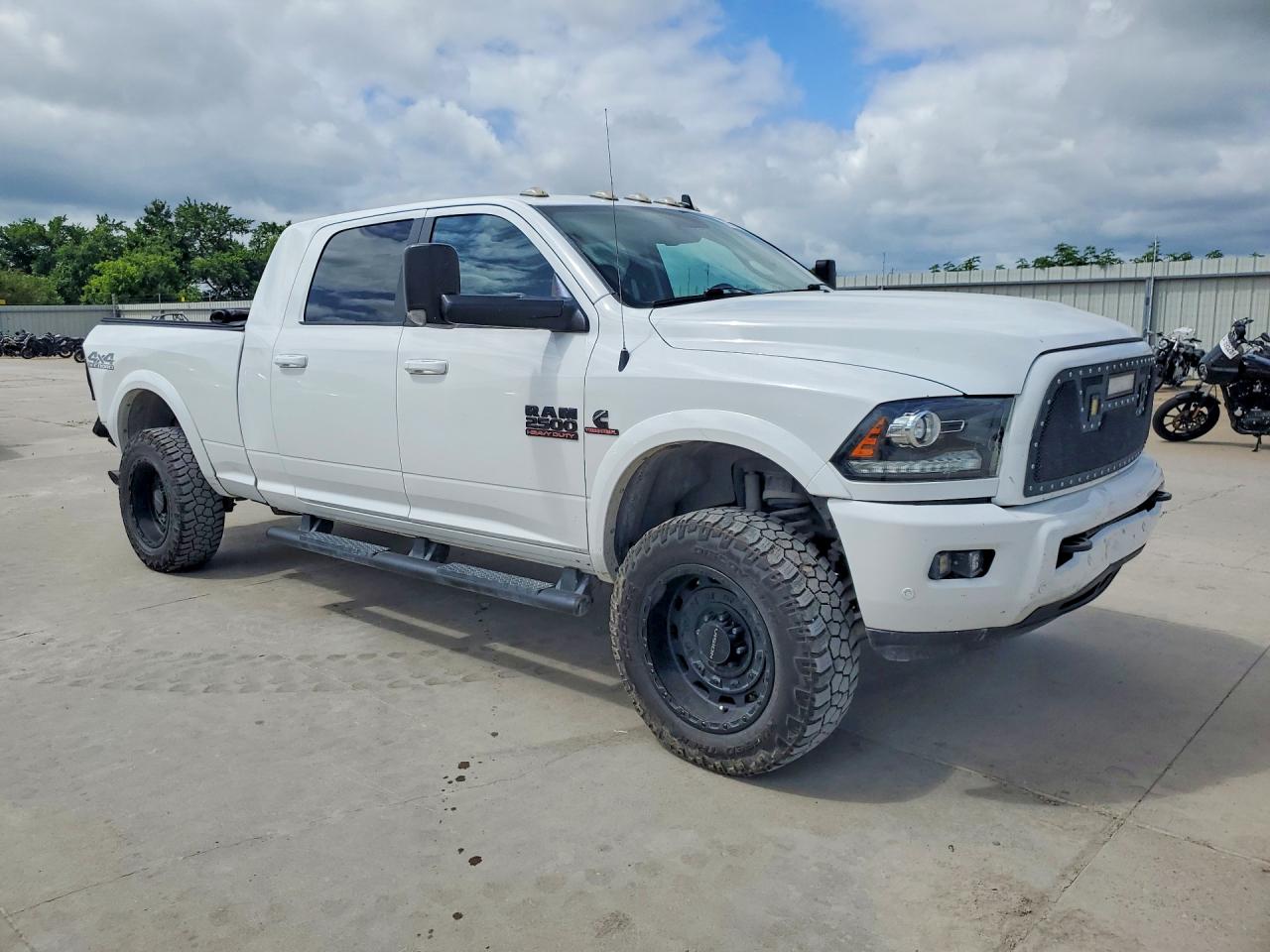 2017 RAM 2500 LARAMIE — снимка 4