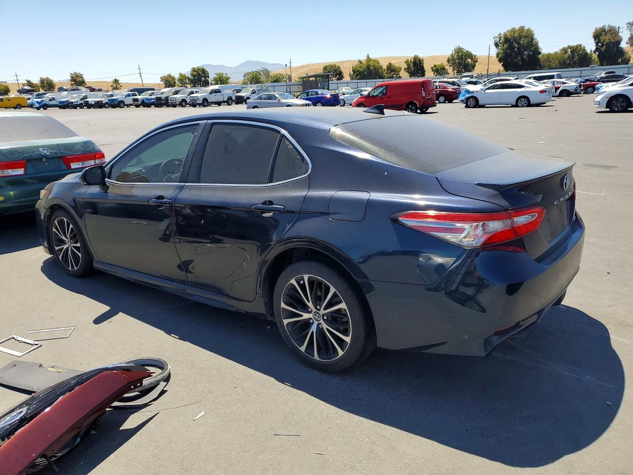 2019 TOYOTA CAMRY SE — снимка 2