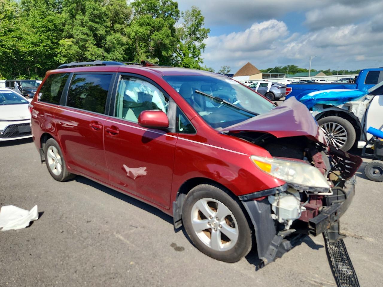 2017 TOYOTA SIENNA LE — снимка 4