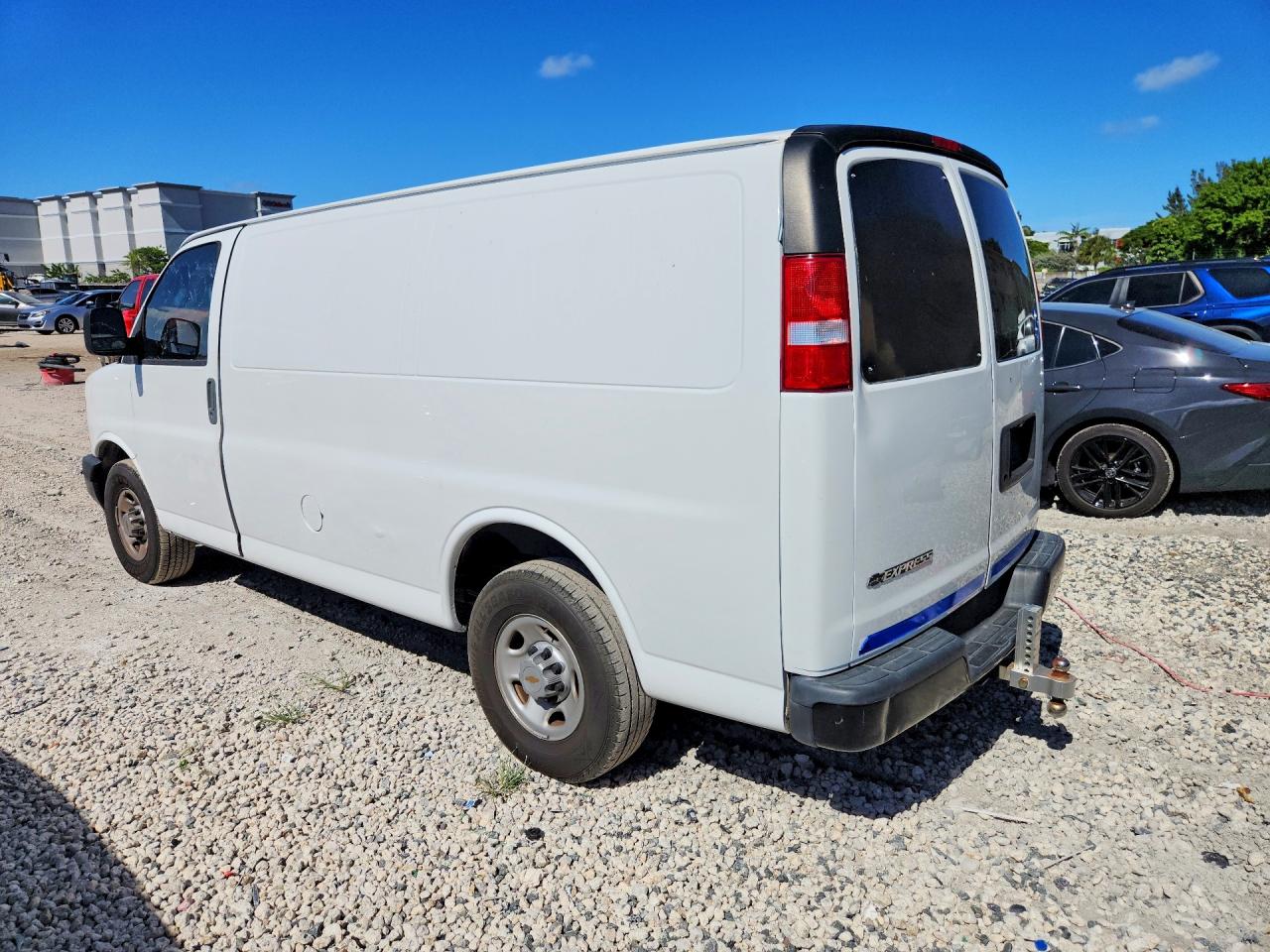2017 CHEVROLET EXPRESS G2500 — снимка 2