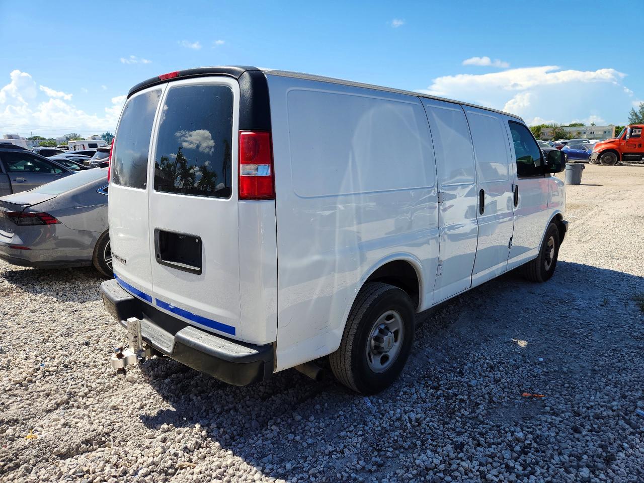 2017 CHEVROLET EXPRESS G2500 — снимка 3