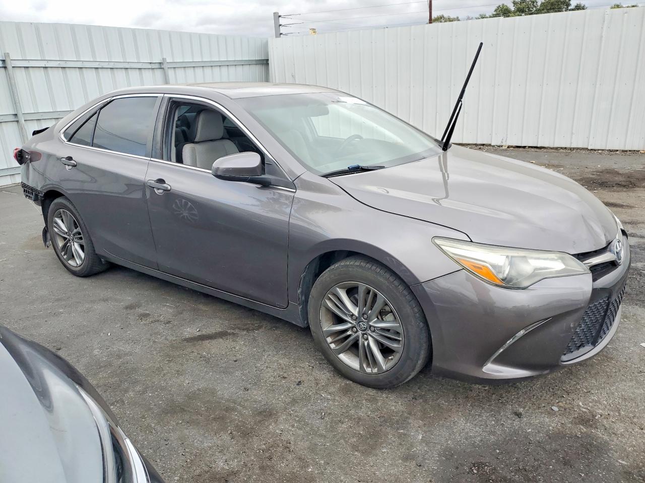 2017 TOYOTA CAMRY SE — снимка 4