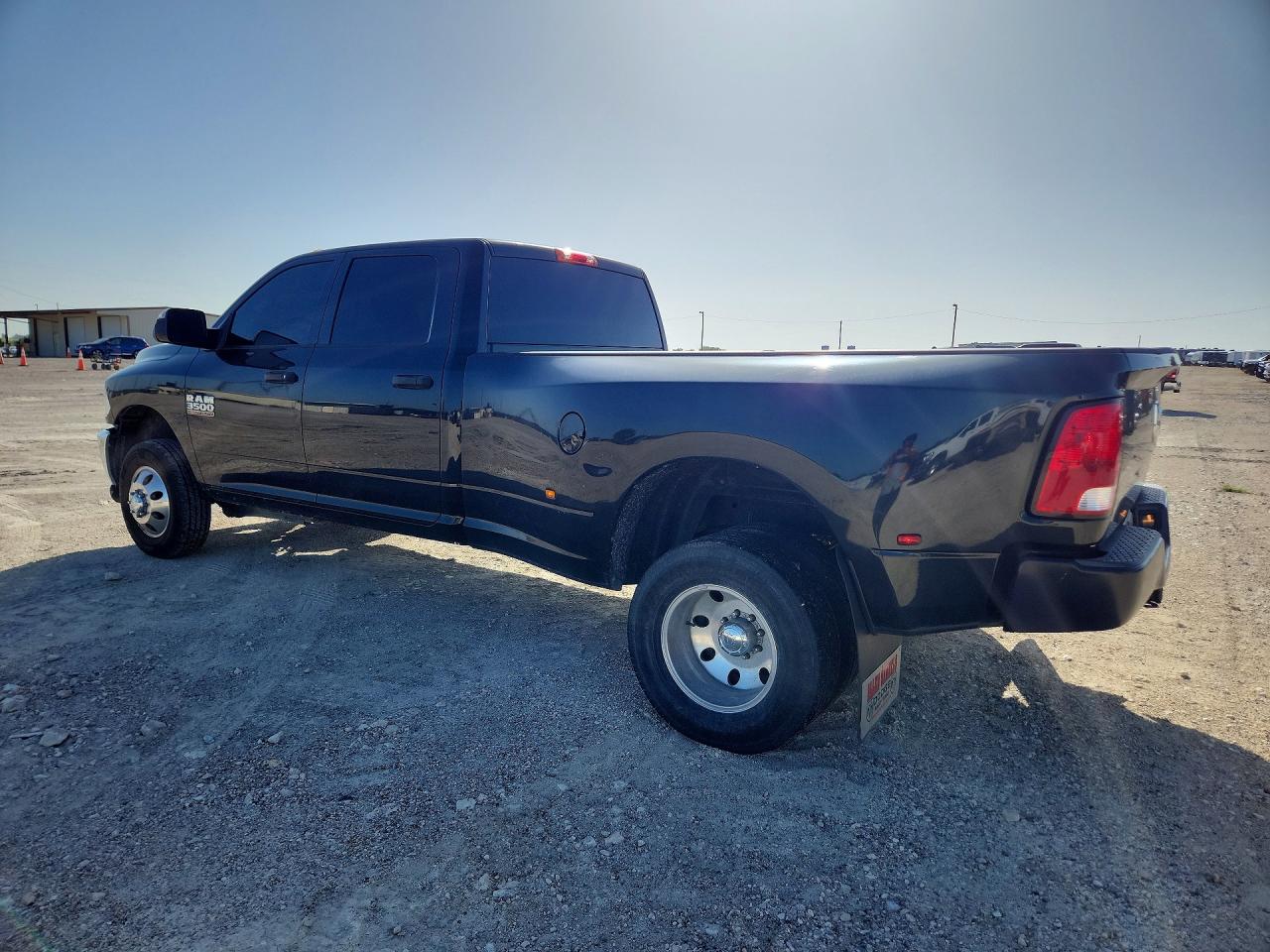 2018 RAM 3500 ST — снимка 2