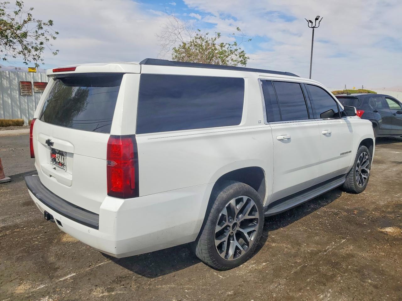 2019 CHEVROLET SUBURBAN C1500 LT — снимка 3